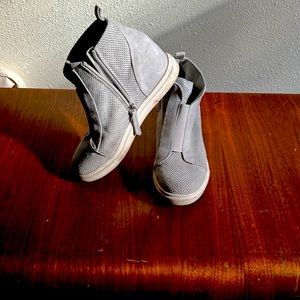 Madden girl size 8 gray sneaker